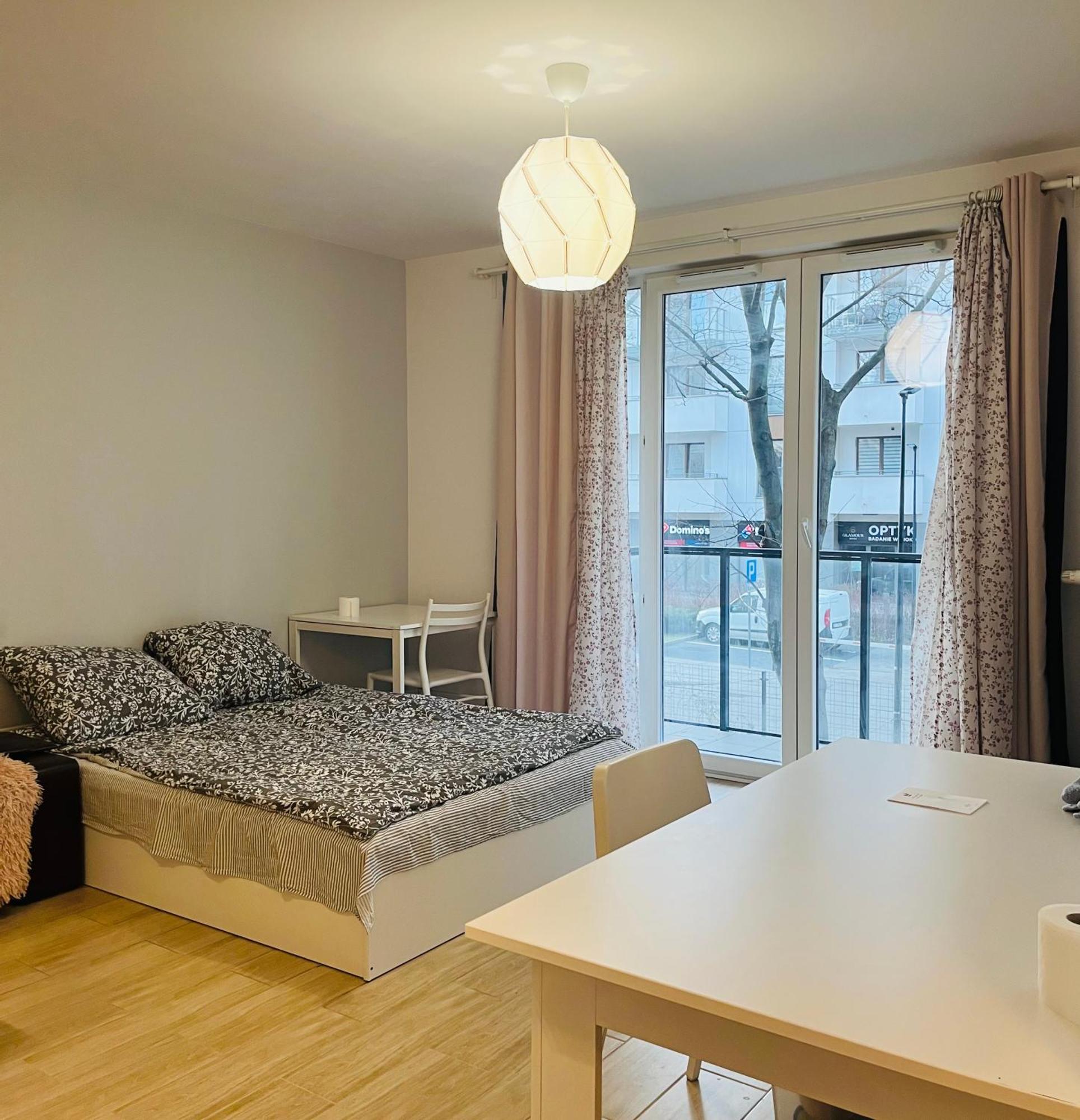 Cybernetyki2 Street Inn Near Airport Варшава Экстерьер фото